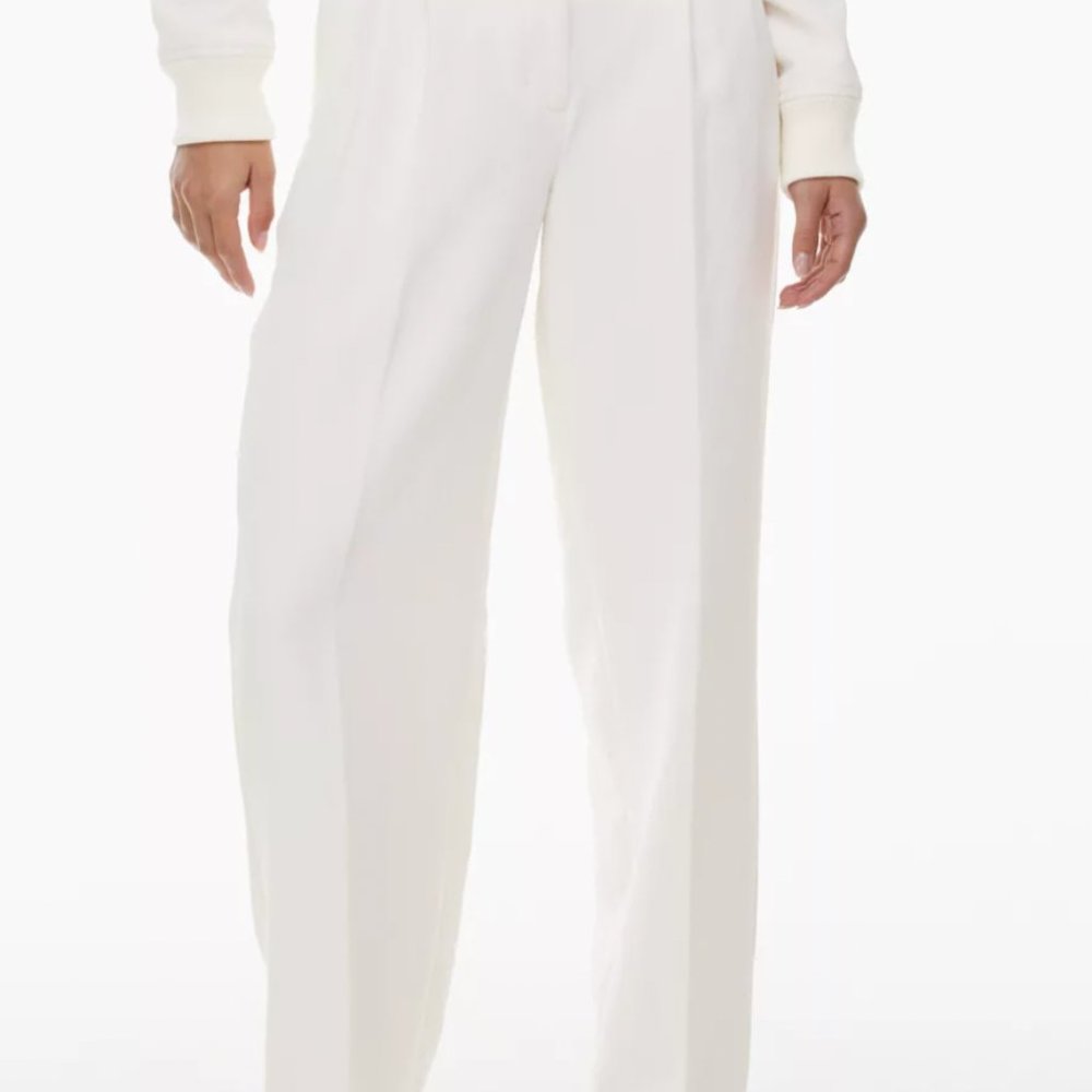 Aritzia Effortless Pant Crepette - Size 4 - Like New!  Excellent Condition